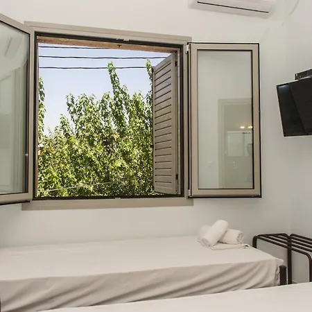Tasos Rooms Aparthotel